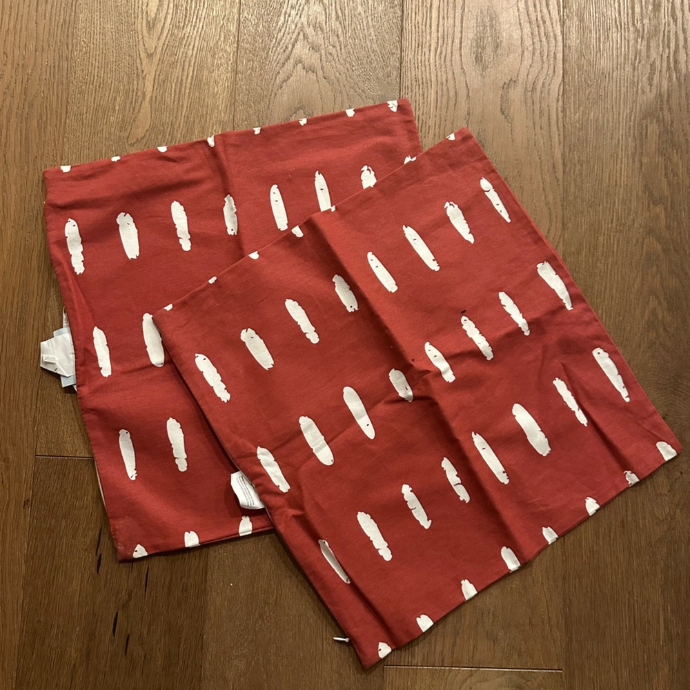 Beddy’s Medium Red and White Patterned Pillow Covers